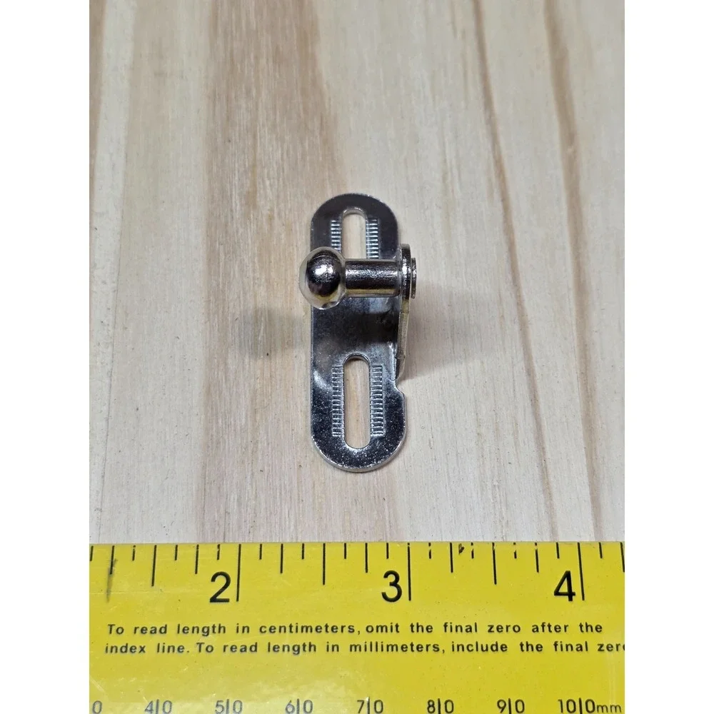 The Unbranded Brand 176mm screws design
